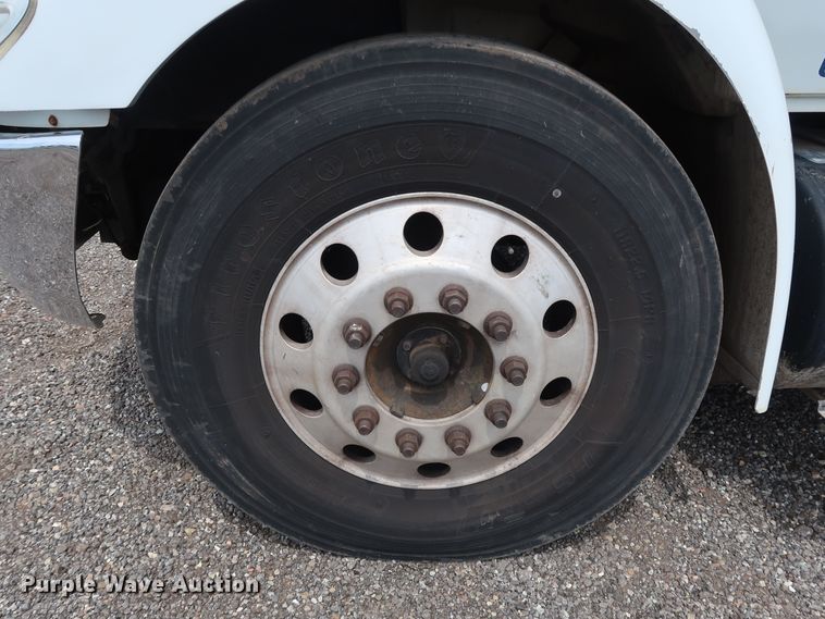 image for item DG4133 2003 International 4400 Crew Cab flatbed truck