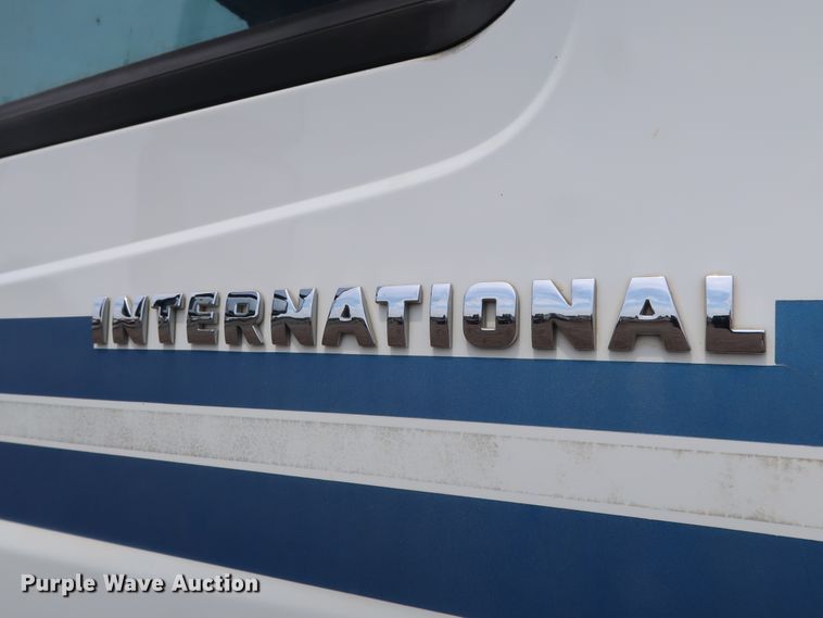 image for item DG4133 2003 International 4400 Crew Cab flatbed truck