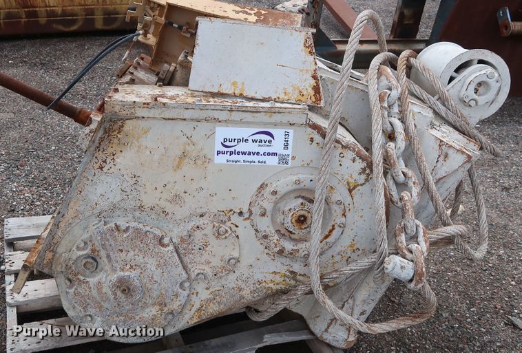 image for item DG4137 Caterpillar D6 winch