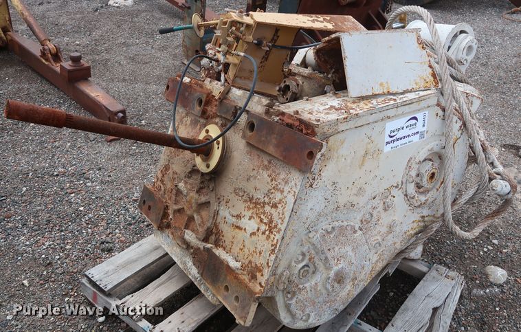 image for item DG4137 Caterpillar D6 winch