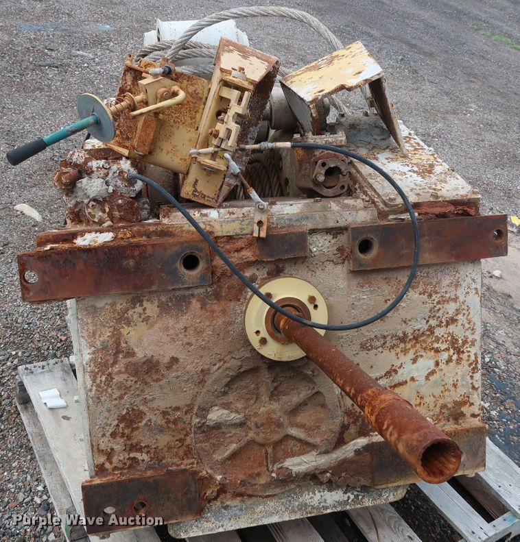 image for item DG4137 Caterpillar D6 winch