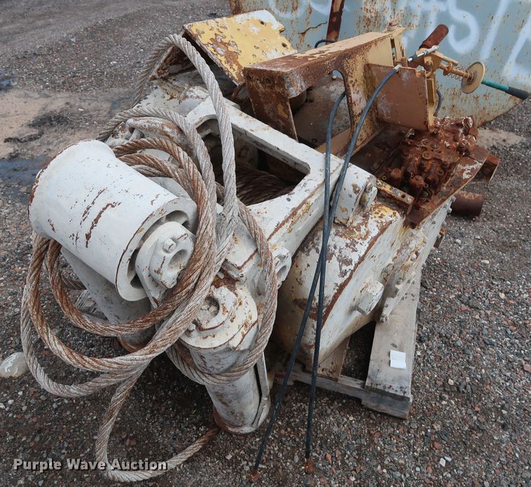 image for item DG4137 Caterpillar D6 winch