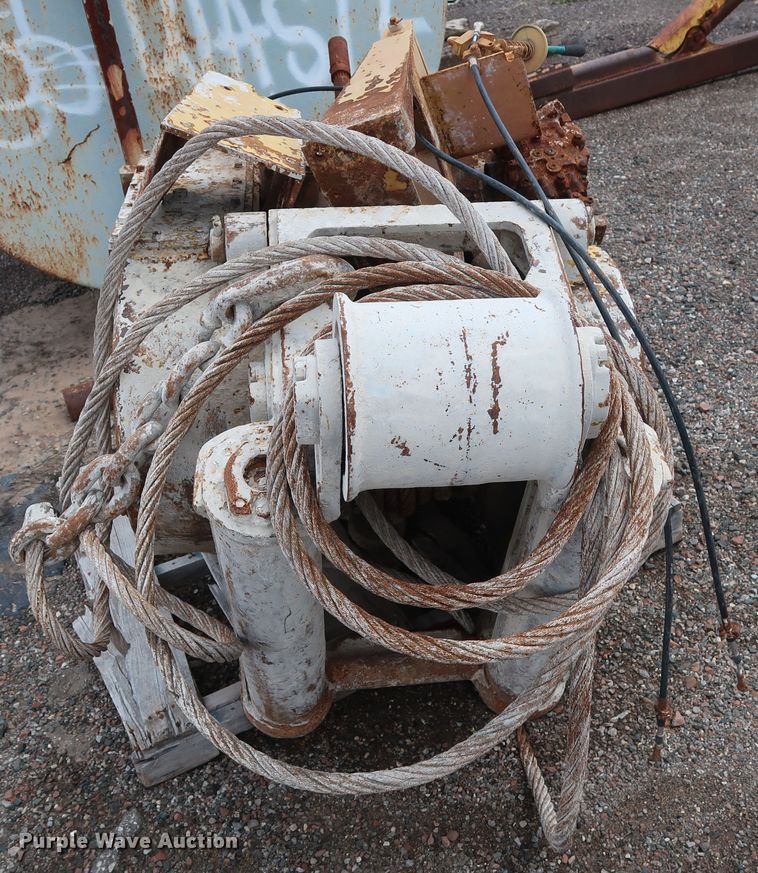 image for item DG4137 Caterpillar D6 winch