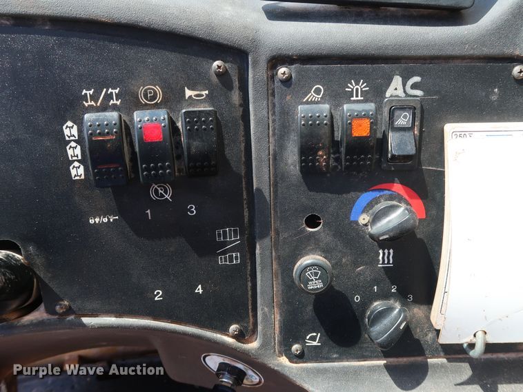 image for item DG4180 2012 Caterpillar TL943 telehandler