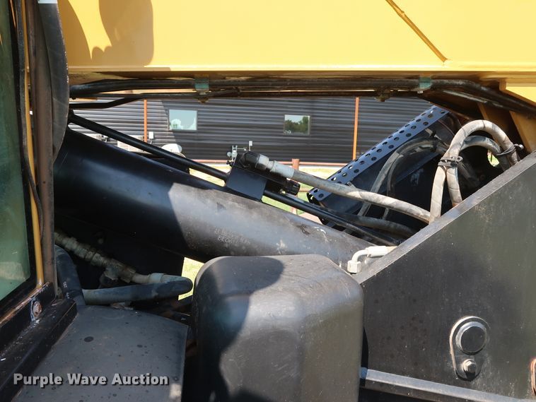 image for item DG4180 2012 Caterpillar TL943 telehandler