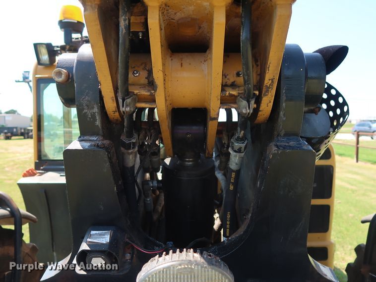 image for item DG4180 2012 Caterpillar TL943 telehandler
