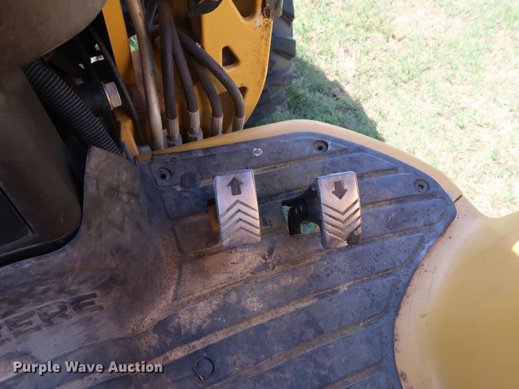 image for item DG4181 2008 John Deere 110 backhoe