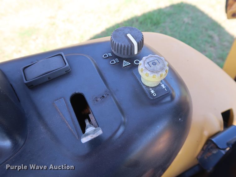 image for item DG4181 2008 John Deere 110 backhoe