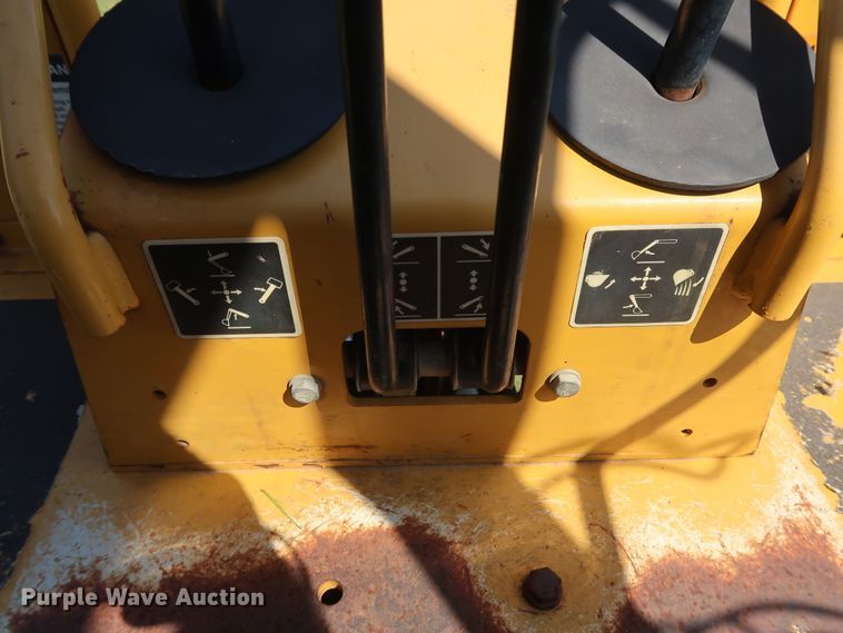 image for item DG4181 2008 John Deere 110 backhoe