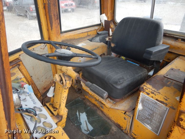 image for item DH6147 1969 Caterpillar 930 wheel loader