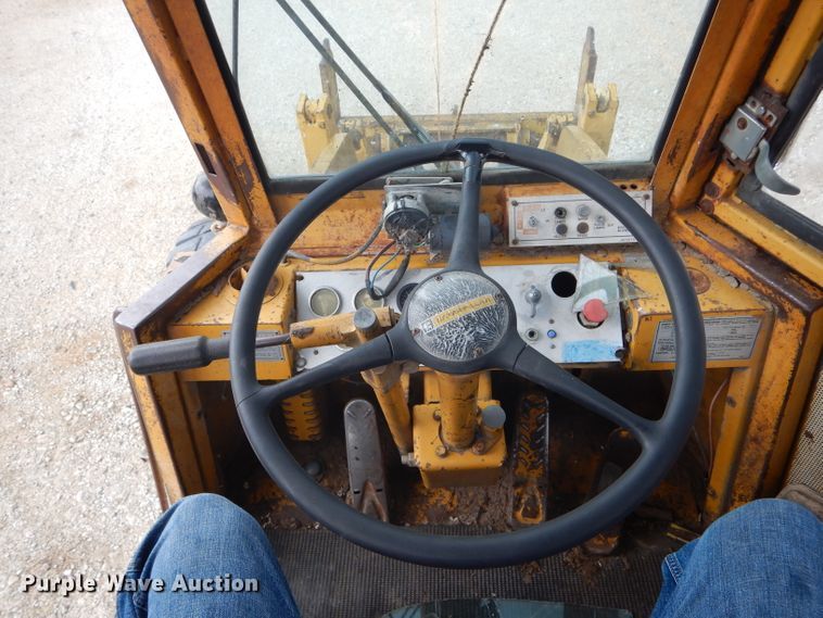 image for item DH6147 1969 Caterpillar 930 wheel loader