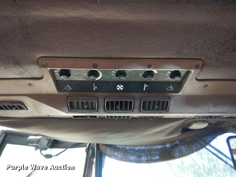 image for item DI1767 1985 John Deere 8650 4WD tractor