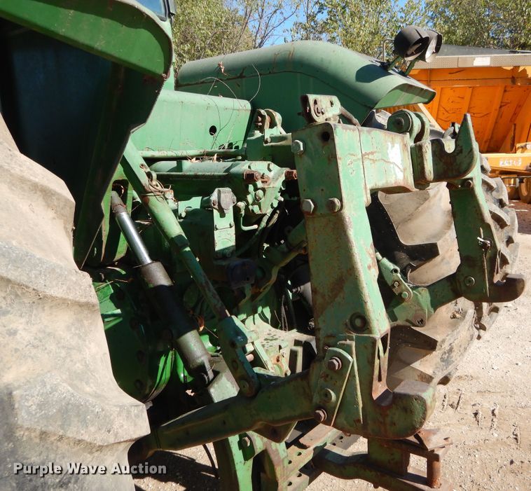 image for item DI1767 1985 John Deere 8650 4WD tractor