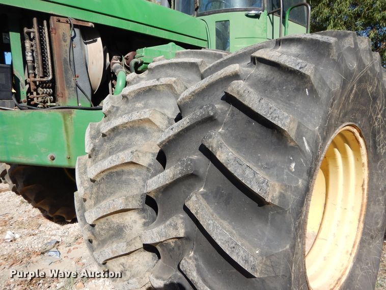 image for item DI1767 1985 John Deere 8650 4WD tractor