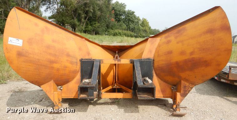 image for item DI2499 John Deere motor grader V-plow