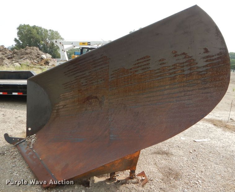 image for item DI2499 John Deere motor grader V-plow