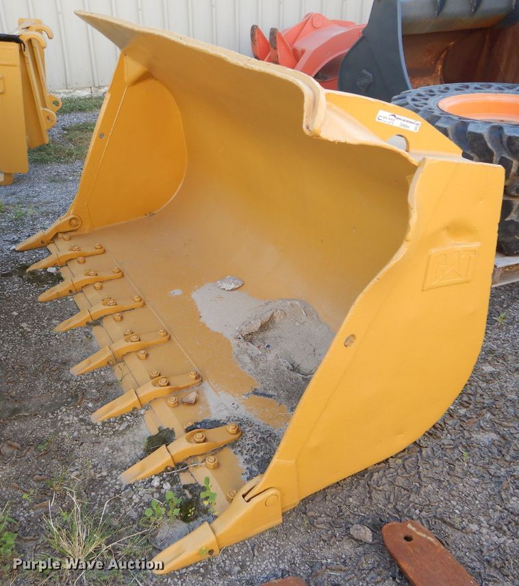 image for item DI9064 Caterpillar 93"W bucket