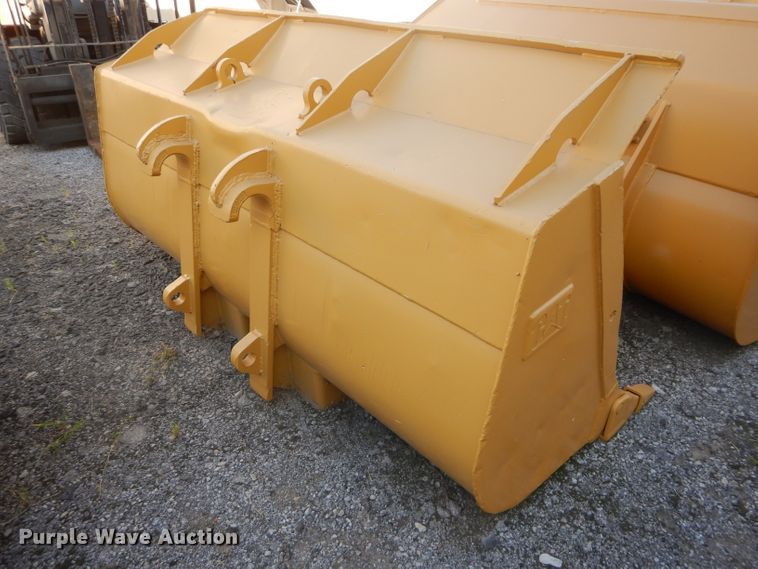 image for item DI9064 Caterpillar 93"W bucket