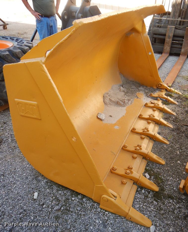 image for item DI9064 Caterpillar 93"W bucket