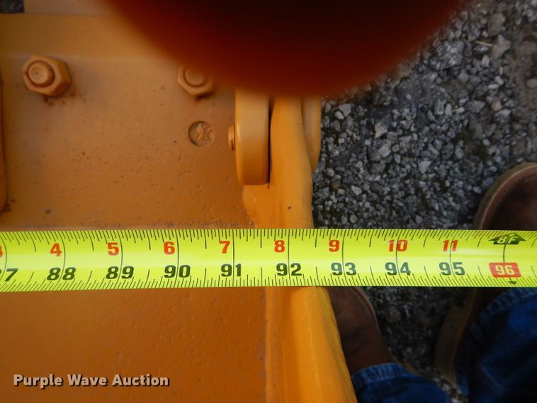 image for item DI9064 Caterpillar 93"W bucket