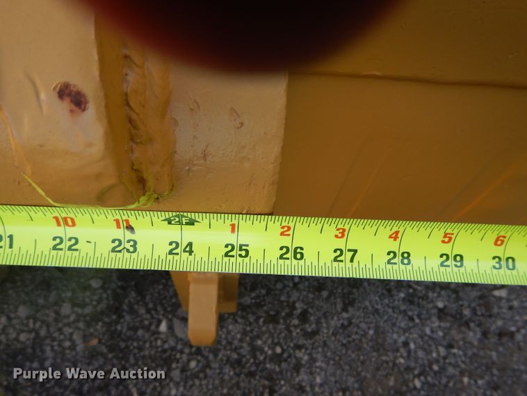 image for item DI9064 Caterpillar 93"W bucket