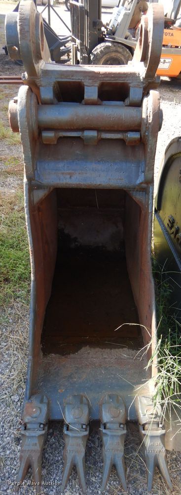 image for item DI9069 Central Fabricators Inc. 24"W excavator bucket