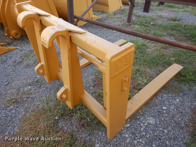 image for item DI9071 Caterpillar pallet forks