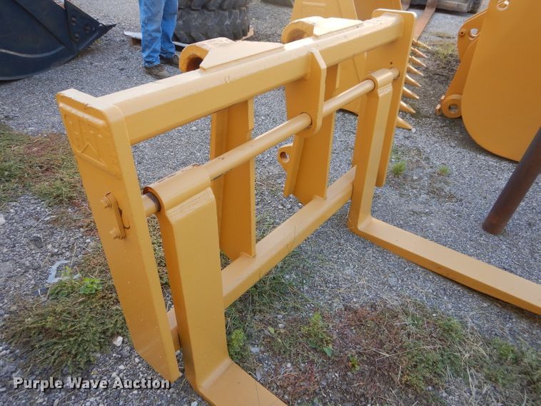 image for item DI9071 Caterpillar pallet forks