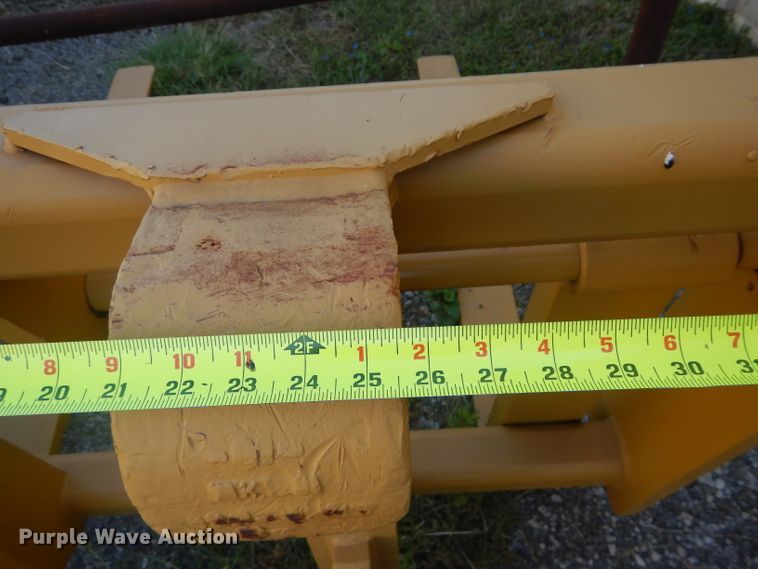 image for item DI9071 Caterpillar pallet forks