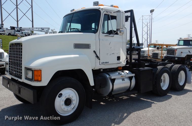 image for item EK9057 1998 Mack CH613 semi truck