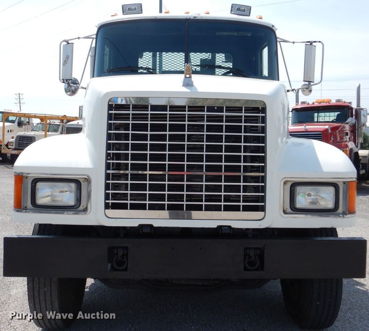 image for item EK9057 1998 Mack CH613 semi truck