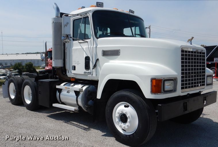 image for item EK9057 1998 Mack CH613 semi truck