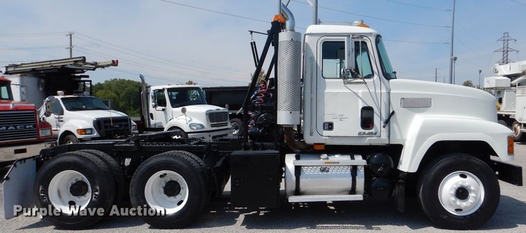 image for item EK9057 1998 Mack CH613 semi truck