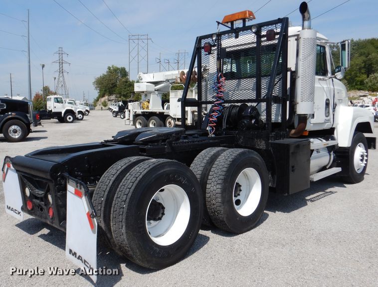image for item EK9057 1998 Mack CH613 semi truck