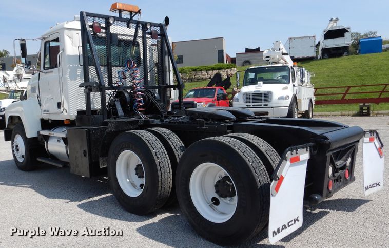 image for item EK9057 1998 Mack CH613 semi truck