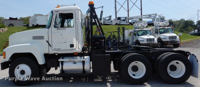 image for item EK9057 1998 Mack CH613 semi truck
