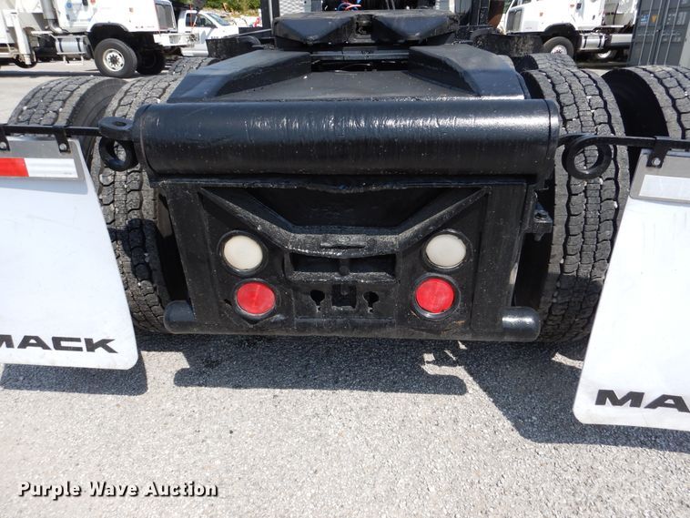 image for item EK9057 1998 Mack CH613 semi truck