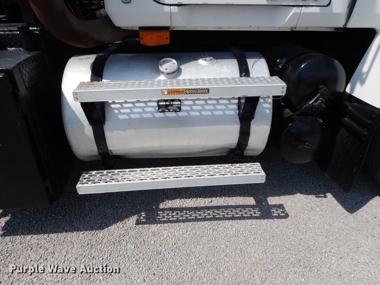 image for item EK9057 1998 Mack CH613 semi truck