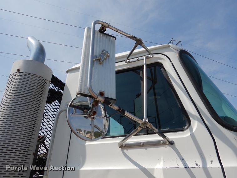 image for item EK9057 1998 Mack CH613 semi truck