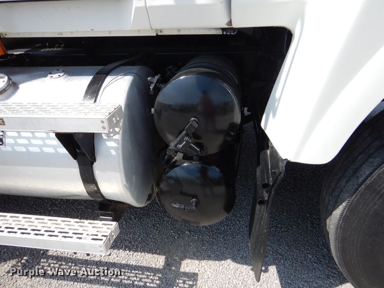 image for item EK9057 1998 Mack CH613 semi truck