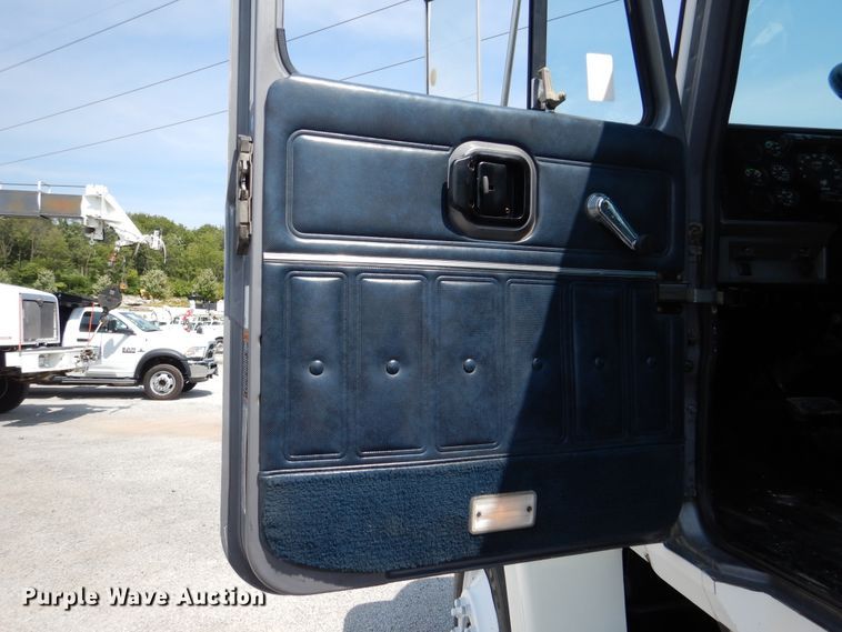 image for item EK9057 1998 Mack CH613 semi truck