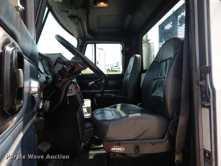 image for item EK9057 1998 Mack CH613 semi truck