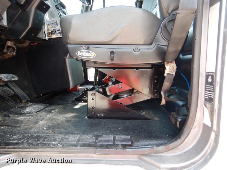 image for item EK9057 1998 Mack CH613 semi truck