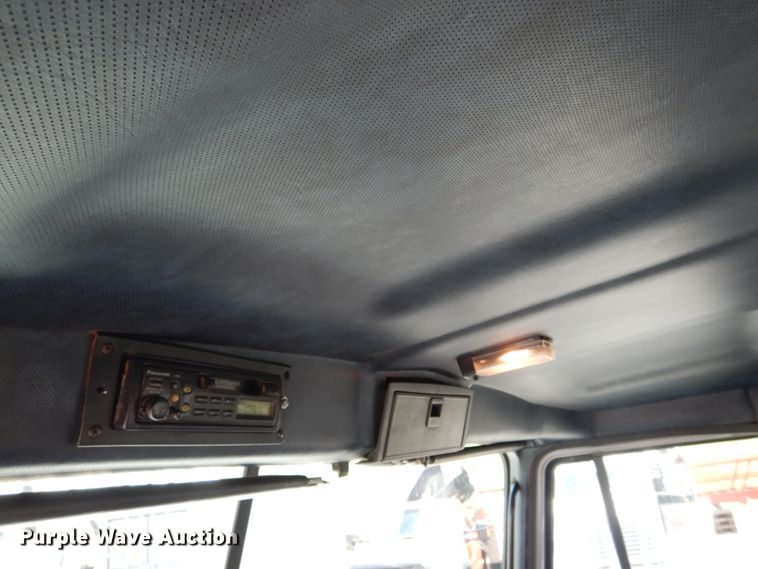 image for item EK9057 1998 Mack CH613 semi truck