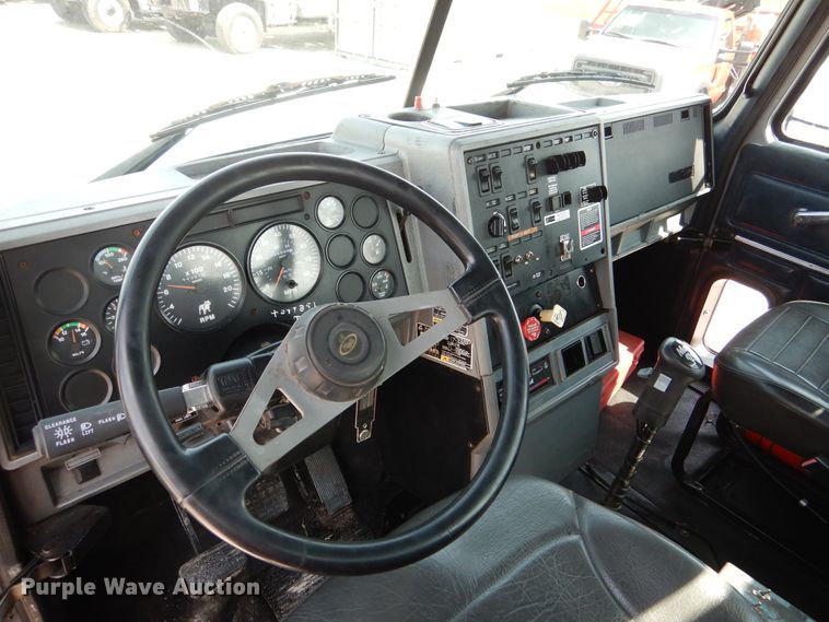 image for item EK9057 1998 Mack CH613 semi truck