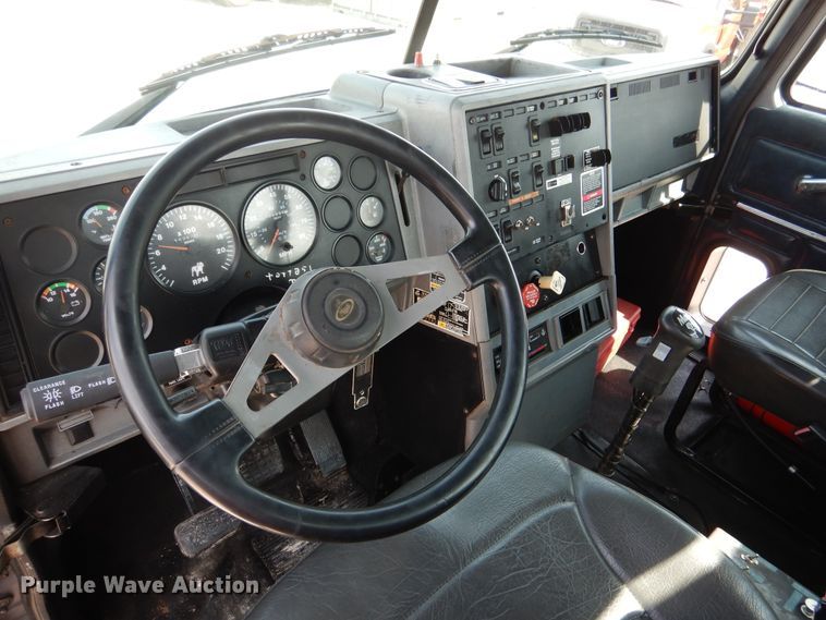 image for item EK9057 1998 Mack CH613 semi truck