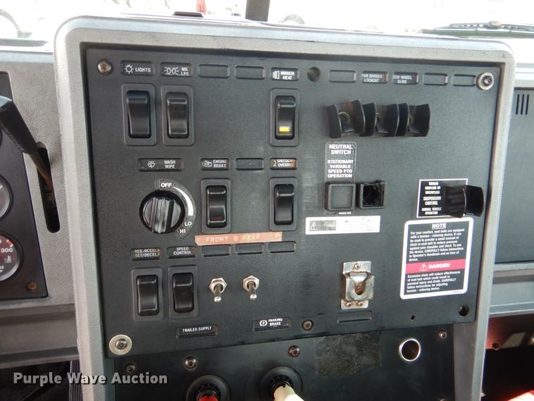 image for item EK9057 1998 Mack CH613 semi truck