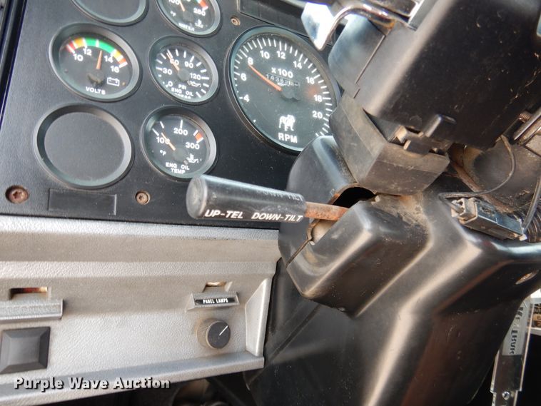 image for item EK9057 1998 Mack CH613 semi truck