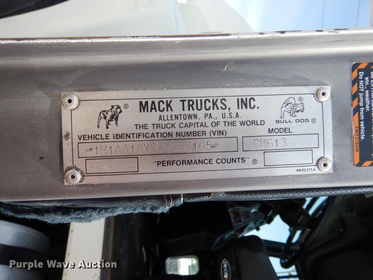 image for item EK9057 1998 Mack CH613 semi truck