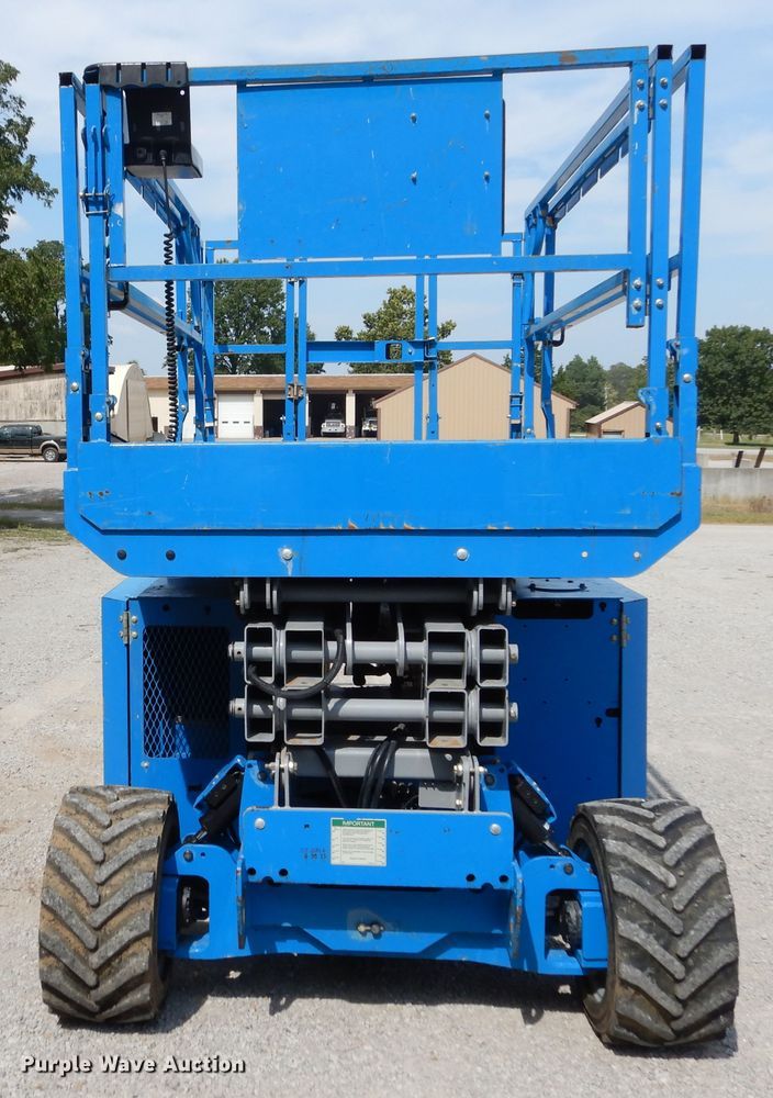 image for item EK9060 2012 Genie GS2669RT scissor lift